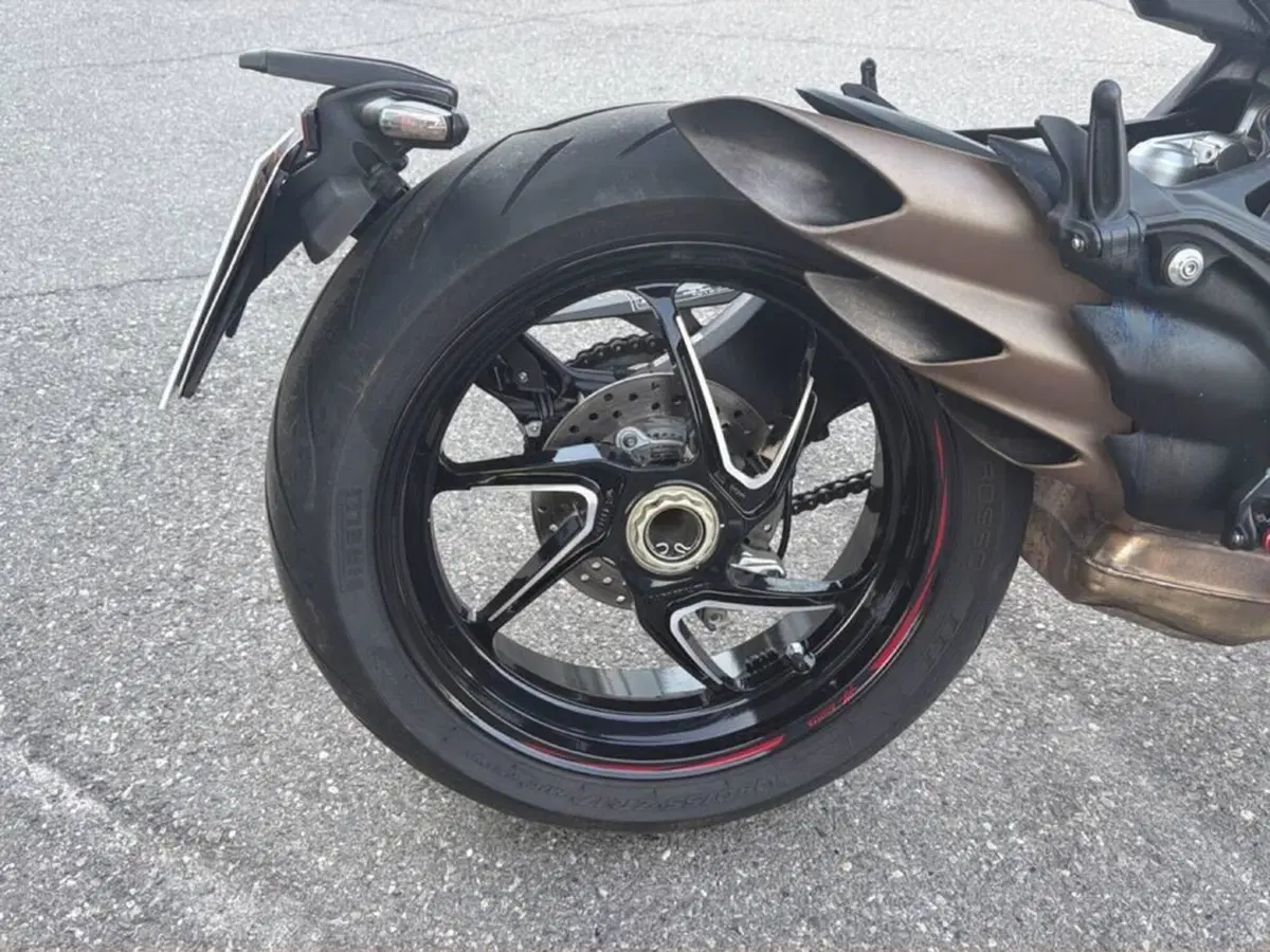 MV Agusta Brutale 800 RR (2021 - 25) (11)