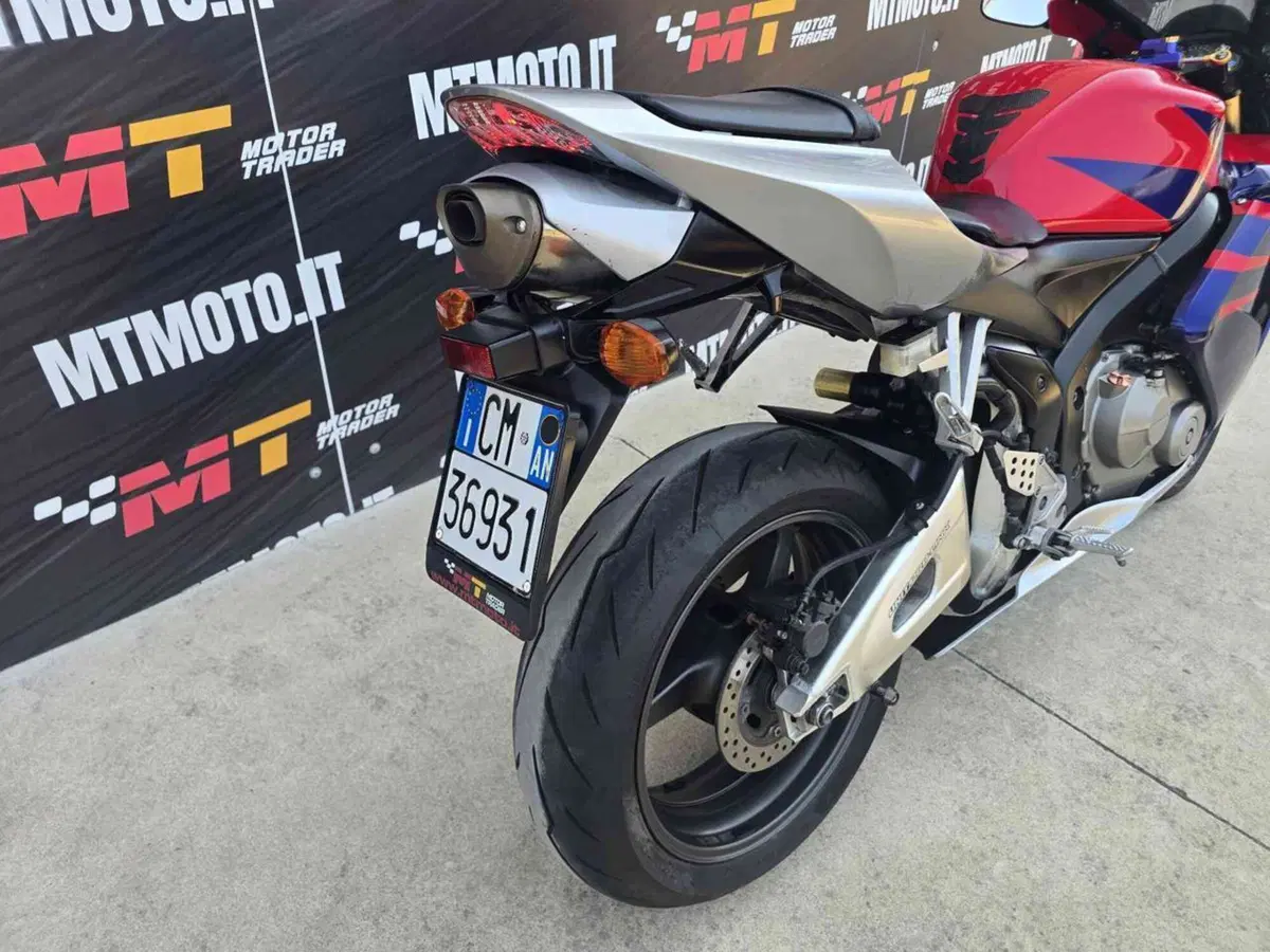 Honda CBR 600 RR (2005 - 06) (4)