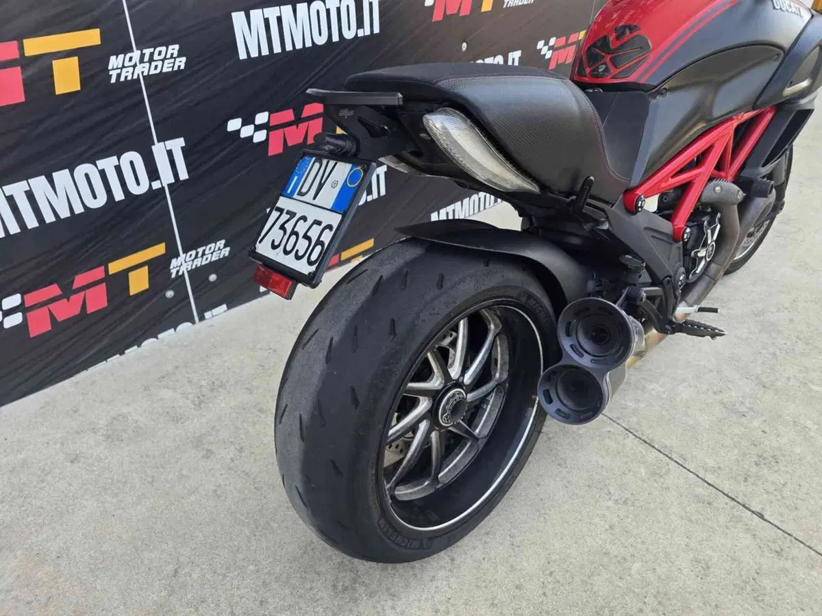 Ducati Diavel 1200 (2010 - 13) (4)