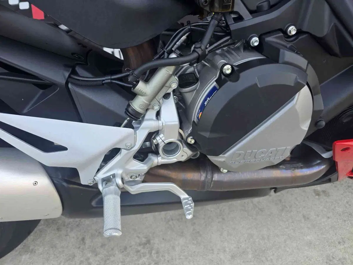 Ducati Streetfighter V2 (2022 - 24) (10)