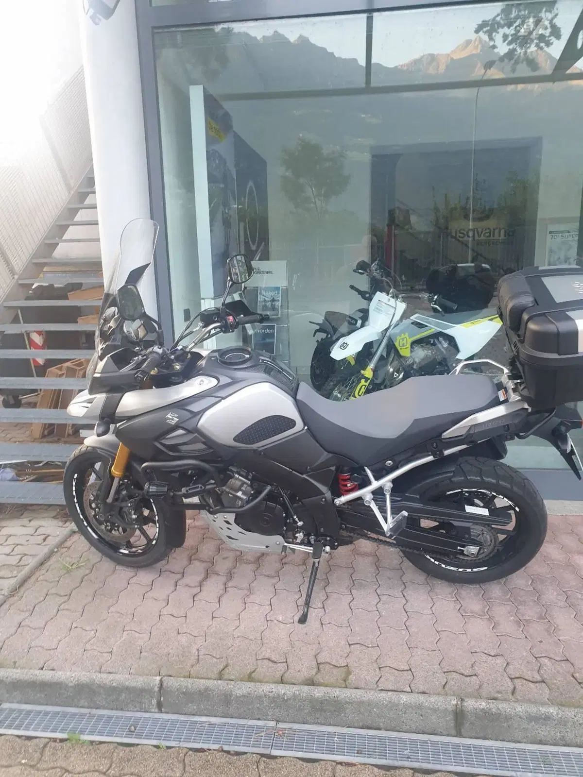 Suzuki V-Strom 1000 ABS No compromise LE (2015 - 17) (4)