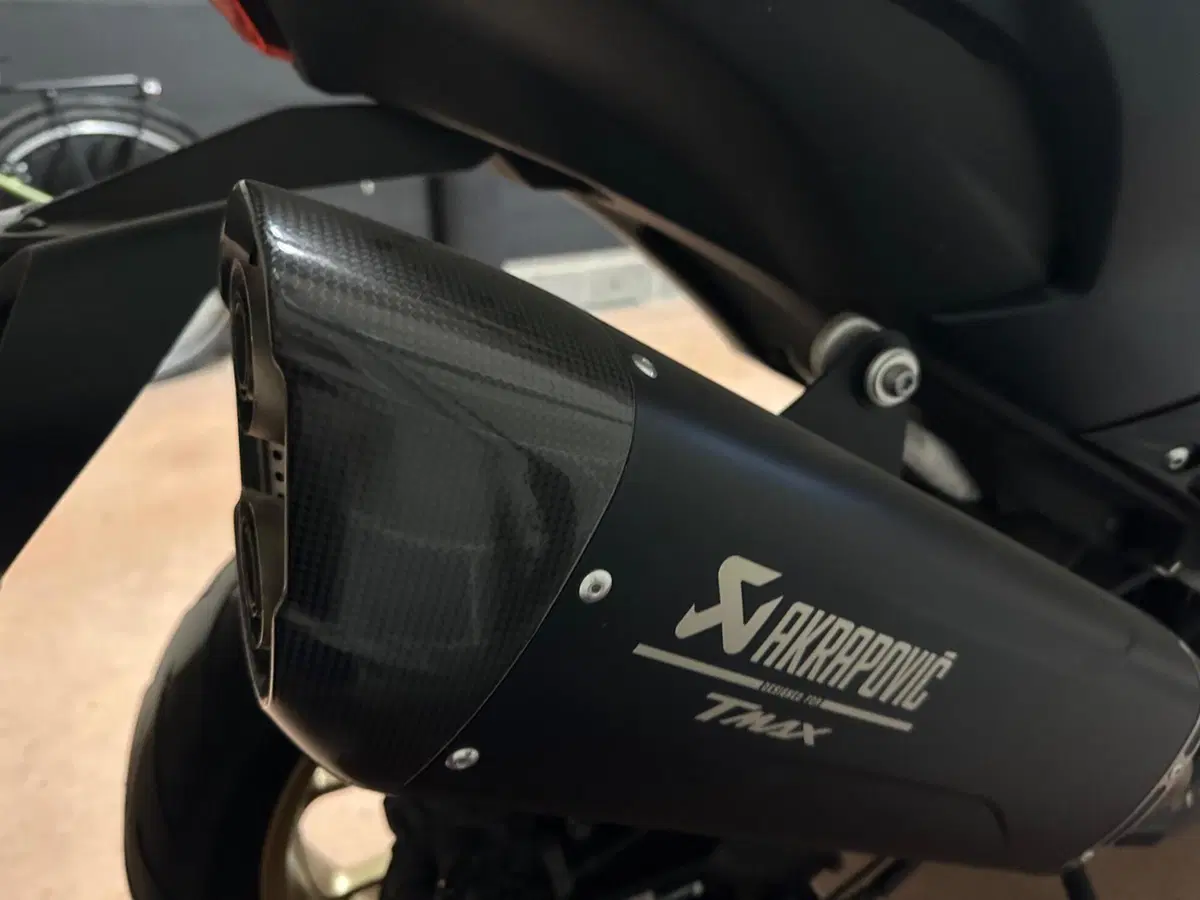 Yamaha T-Max 560 Tech Max (2022 - 24) (4)