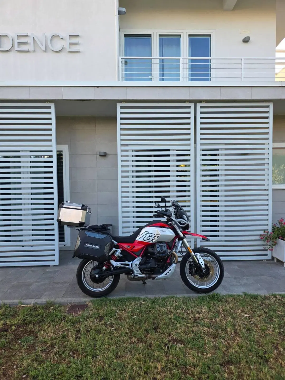 Moto Guzzi V85 TT (2024 - 26)