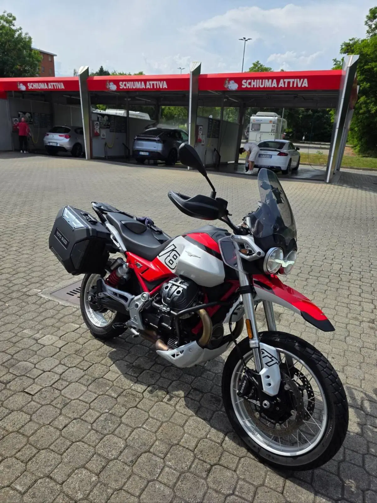 Moto Guzzi V85 TT (2024 - 26) (3)