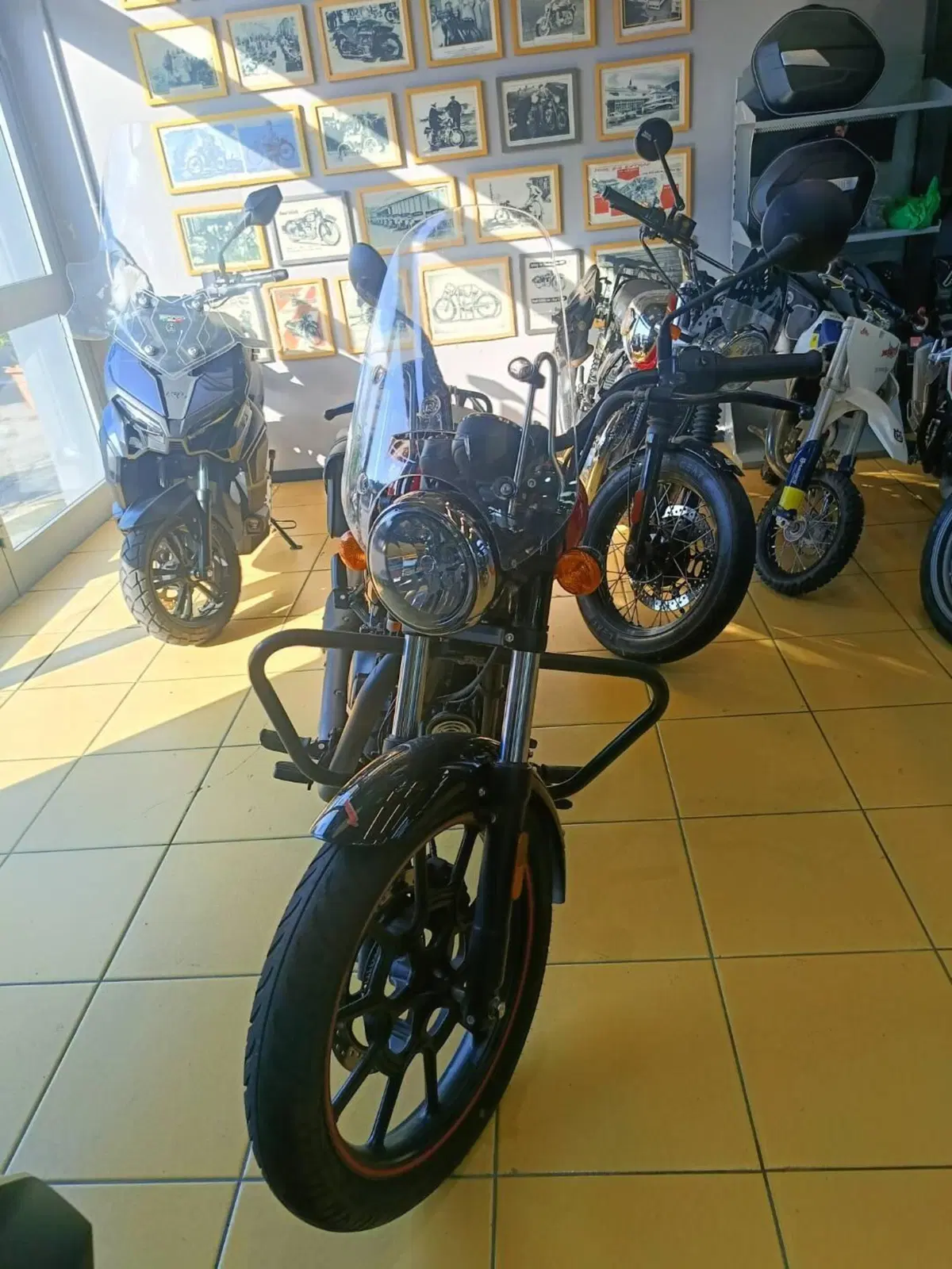 Royal Enfield Meteor 350 (2021 - 26) (2)