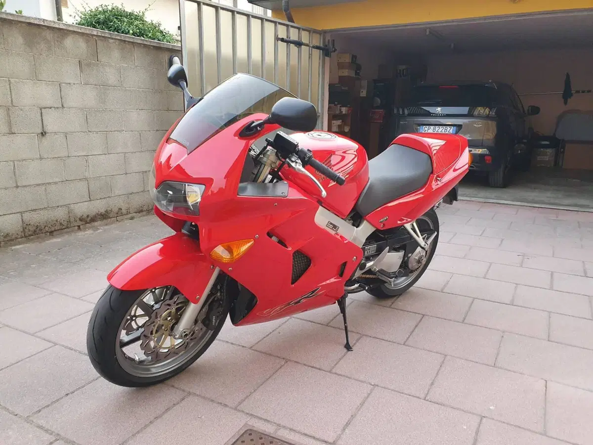 Honda VFR 800 (1998 - 01) (2)