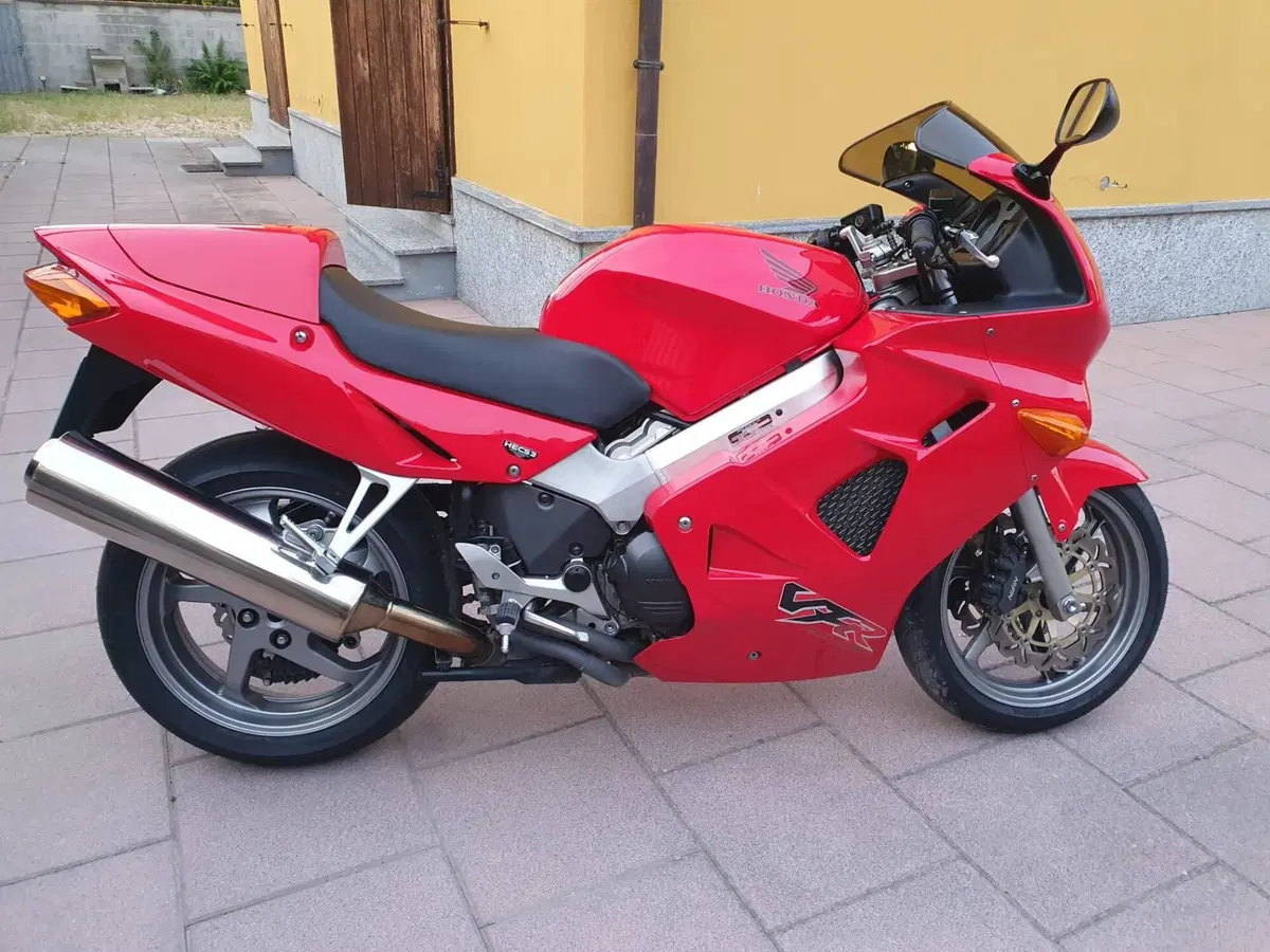 Honda VFR 800 (1998 - 01) (4)