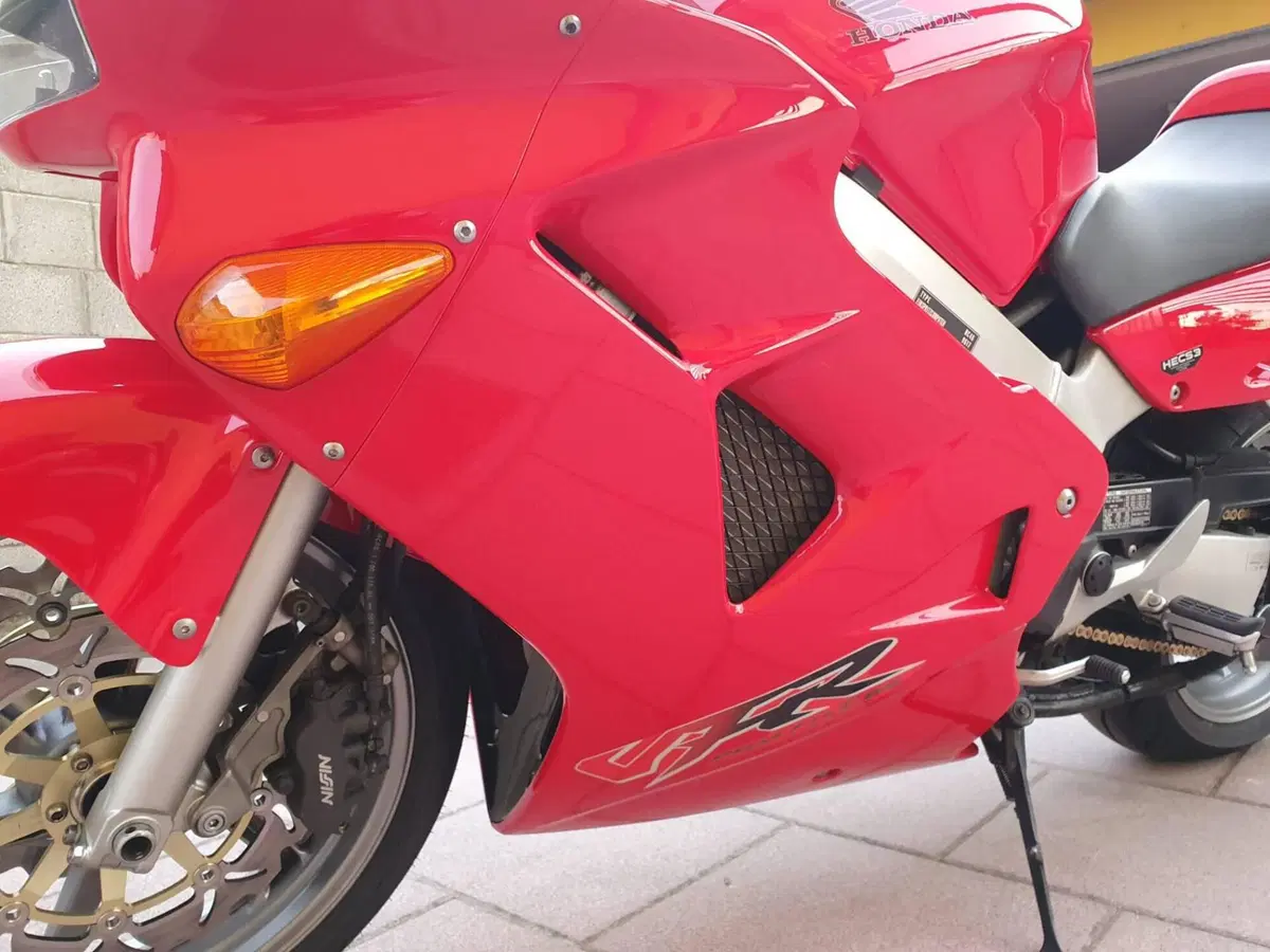 Honda VFR 800 (1998 - 01) (5)