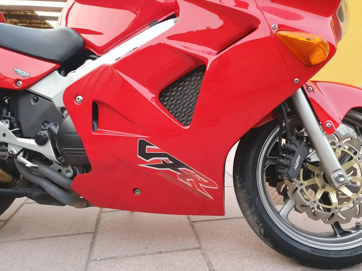 Honda VFR 800 (1998 - 01) (6)