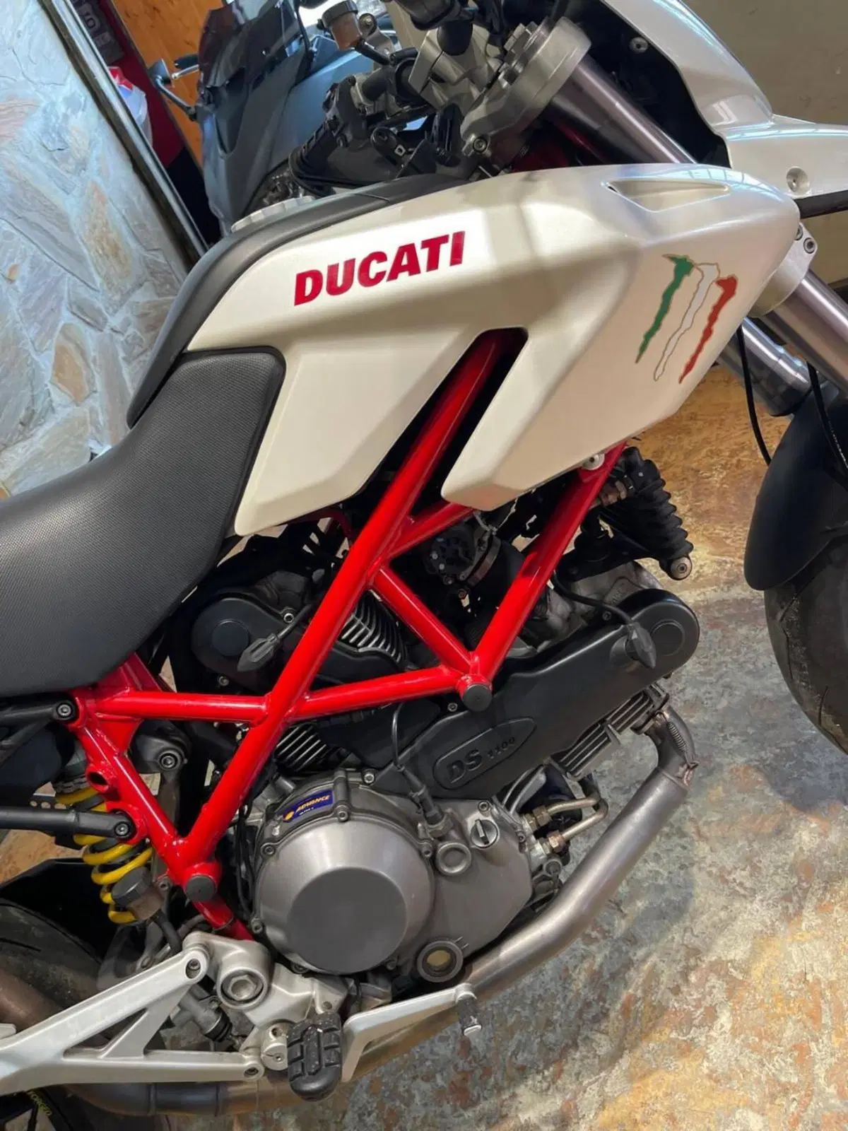 Ducati Hypermotard 1100 (2007 - 09) (10)