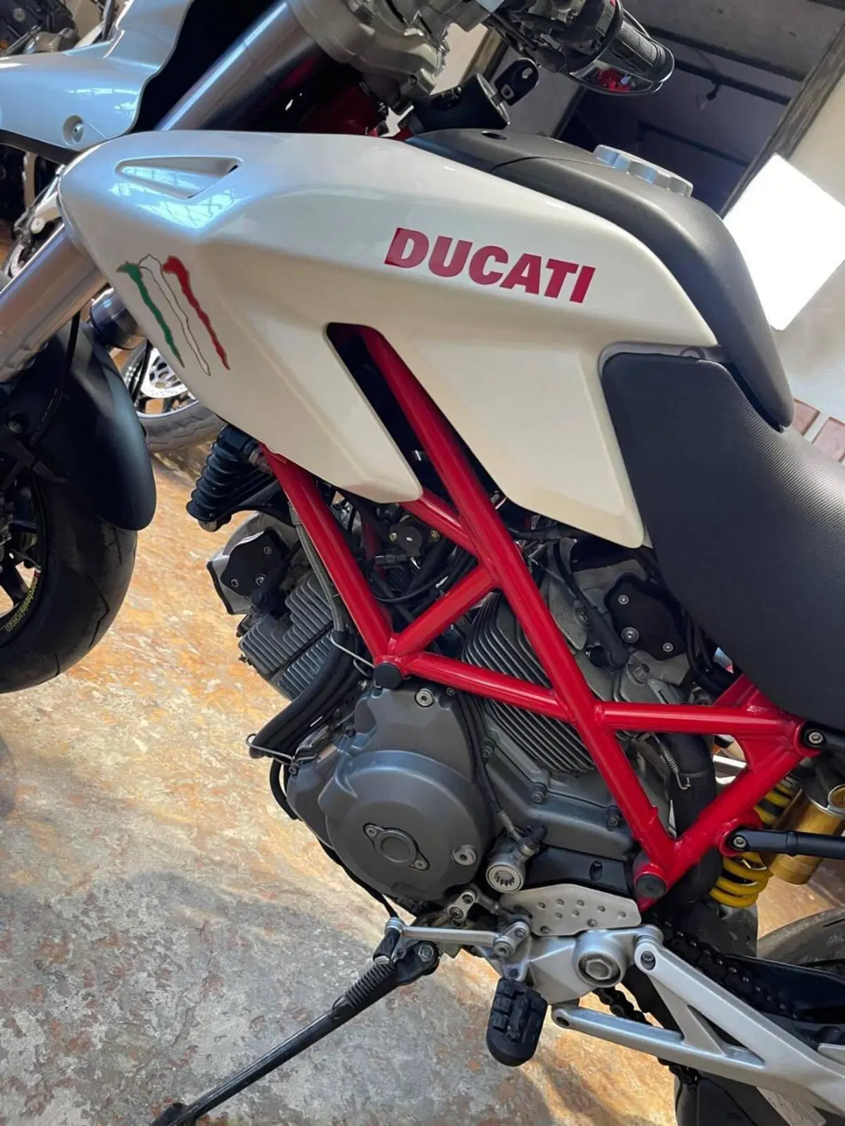 Ducati Hypermotard 1100 (2007 - 09) (13)