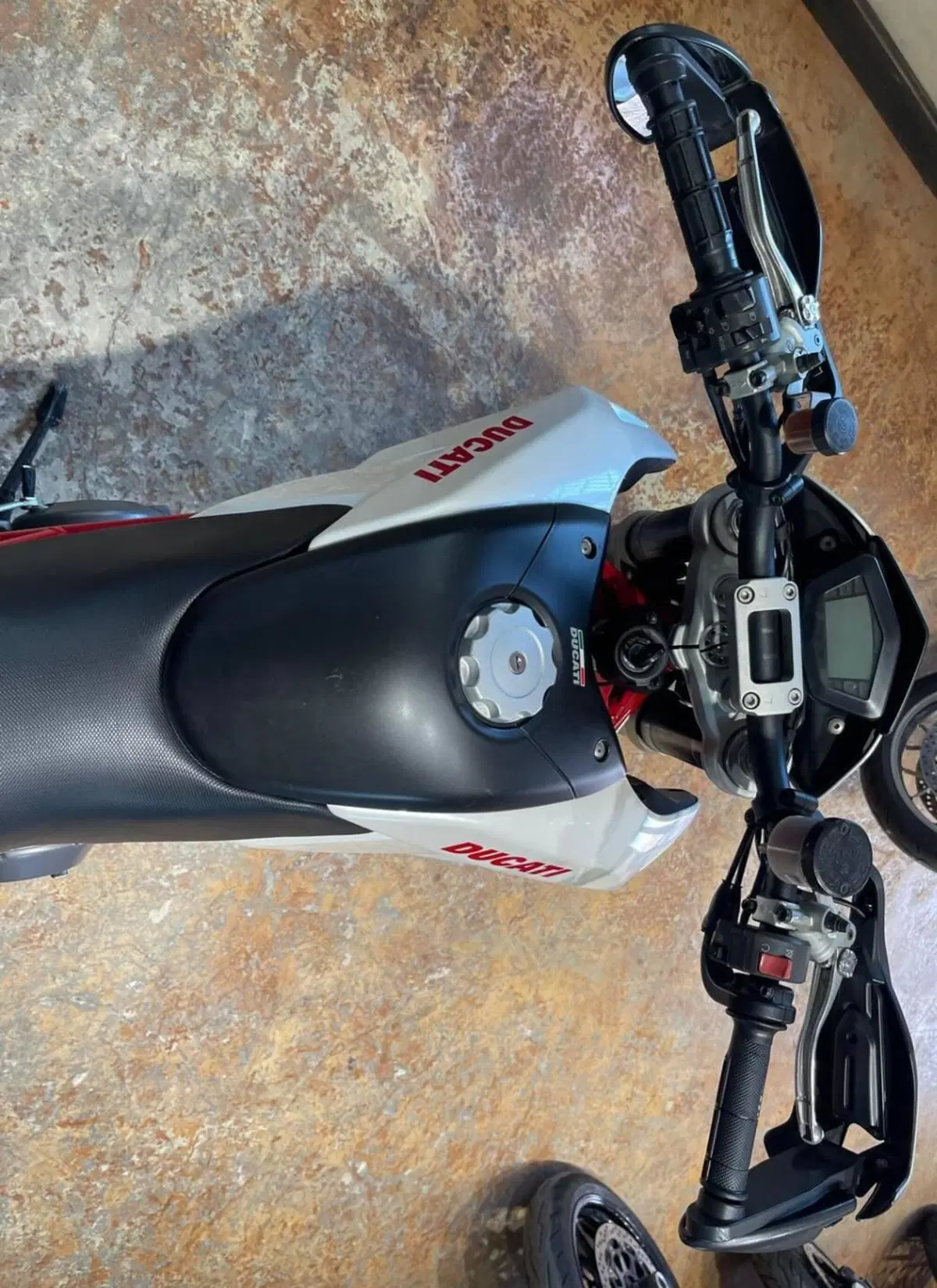 Ducati Hypermotard 1100 (2007 - 09) (16)
