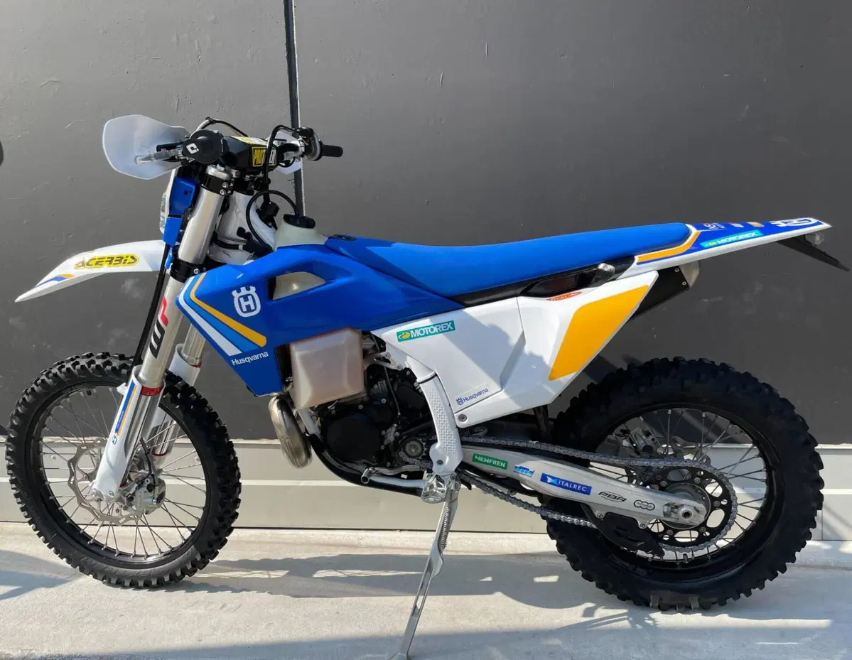 Husqvarna TE 300 Heritage (2025) (2)
