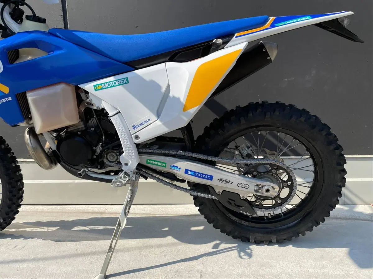 Husqvarna TE 300 Heritage (2025) (4)