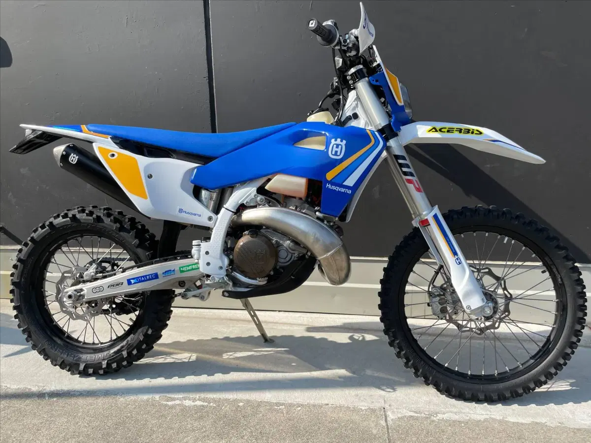 Husqvarna TE 300 Heritage (2025) (3)