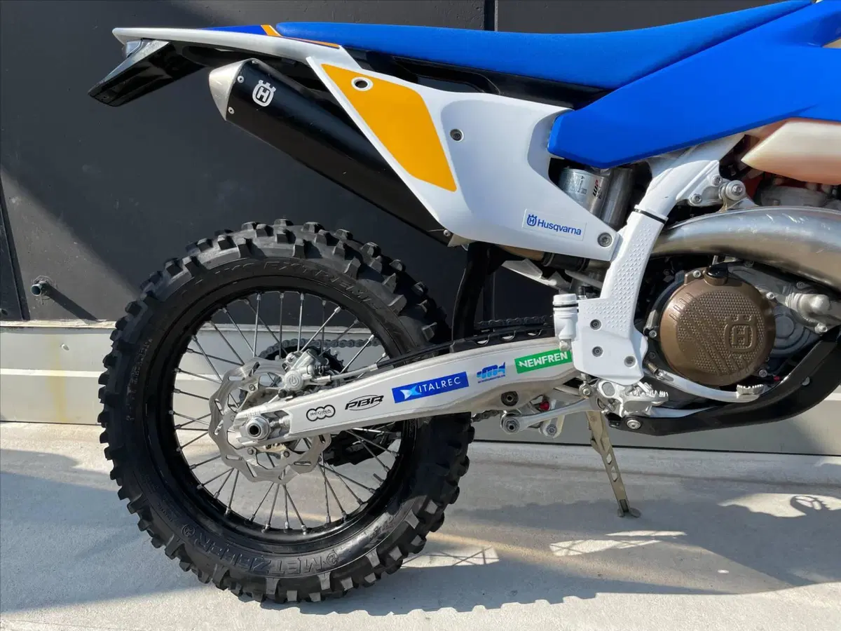 Husqvarna TE 300 Heritage (2025) (5)
