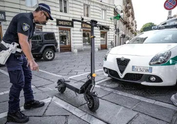 Monopattini elettrici: perché l'effetto catapulta causa traumi cranici tripli rispetto alla moto