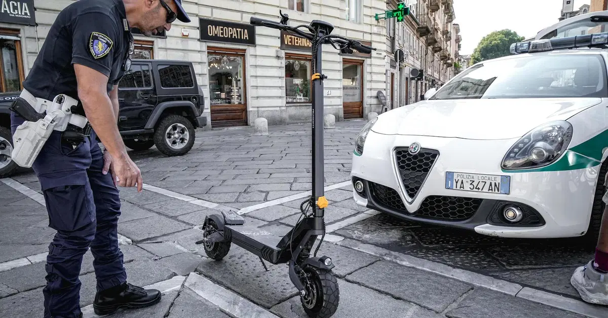 Monopattini elettrici: perch&eacute; l'effetto "catapulta" causa traumi cranici tripli rispetto alla moto