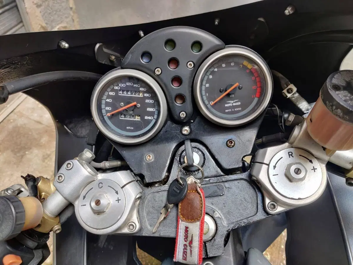 Moto Guzzi V11 Le Mans (2001 - 06) (4)