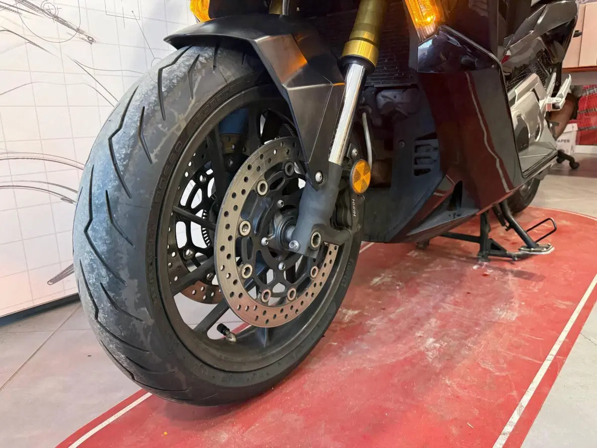 Honda Forza 750 DCT (2021 - 24) (9)