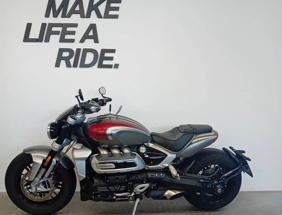 Triumph Rocket 3 R (2021 - 24) (2)