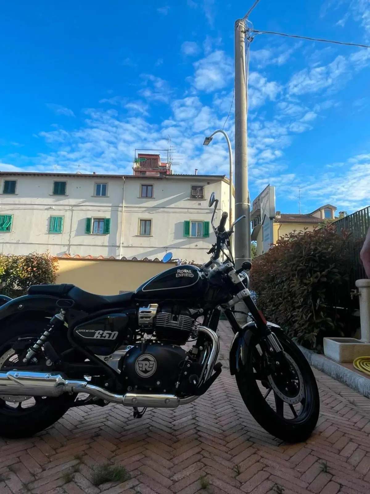 Royal Enfield Super Meteor 650 (2023 - 26) (4)