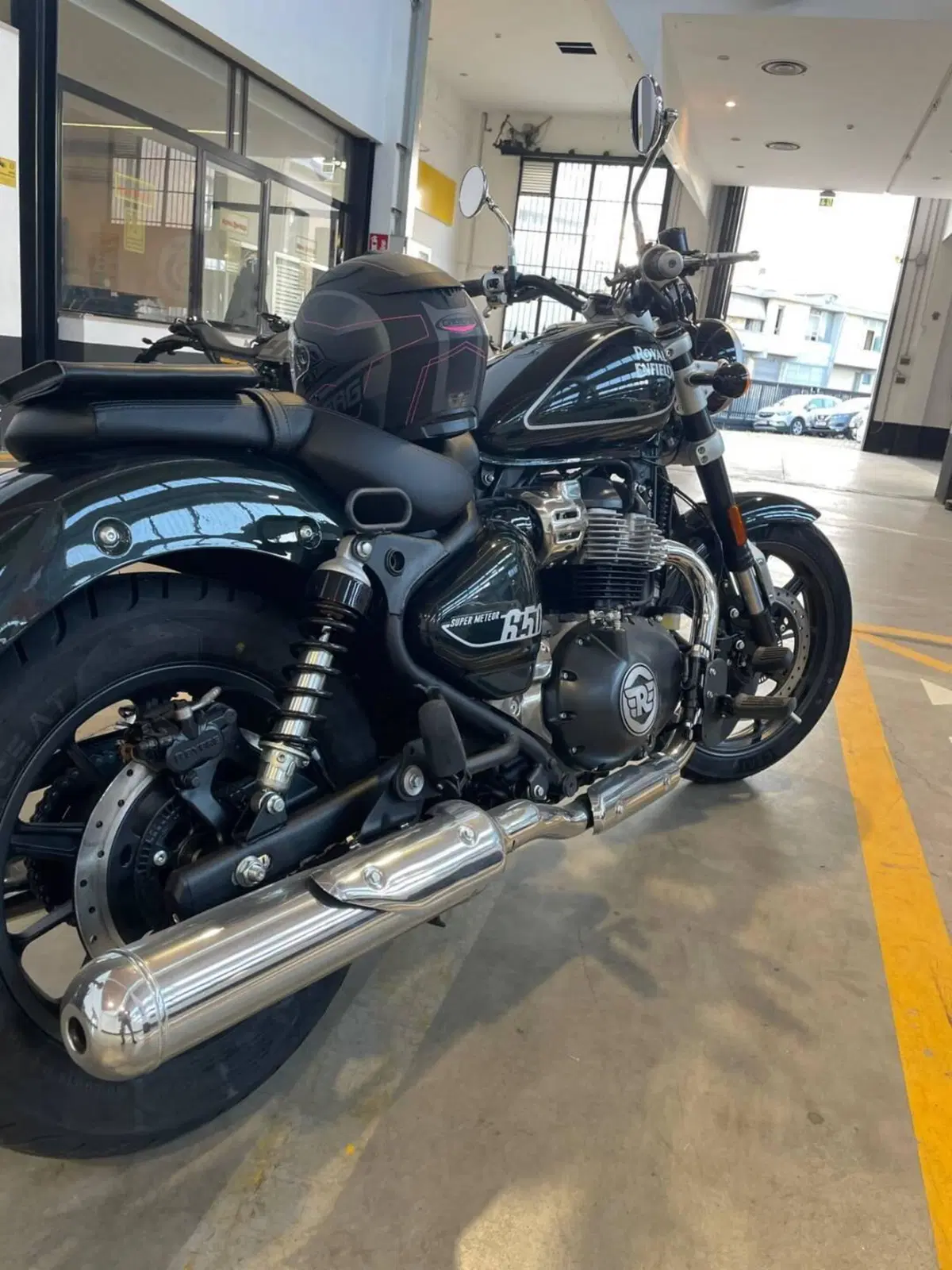 Royal Enfield Super Meteor 650 (2023 - 26) (3)