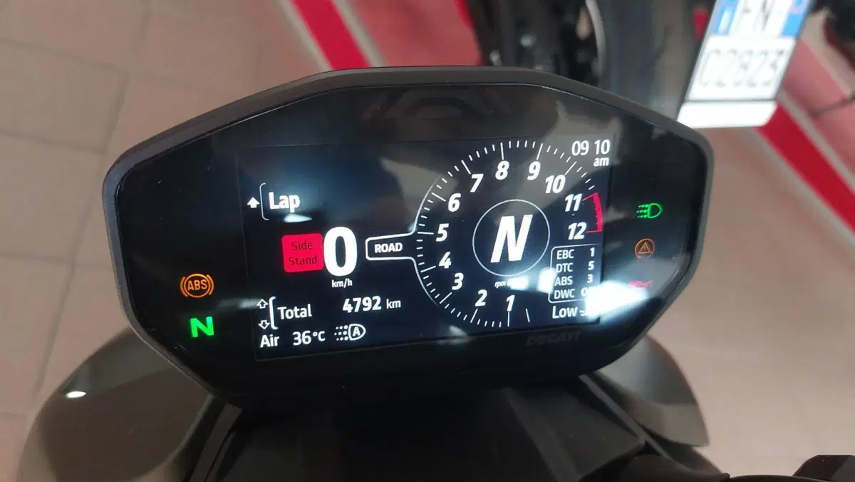 Ducati Streetfighter V2 (2022 - 24) (6)