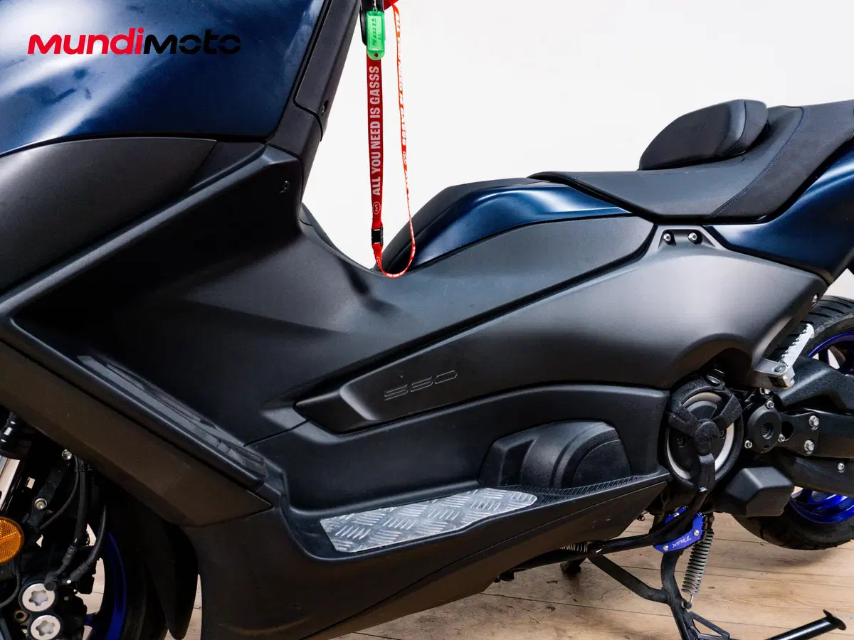 Yamaha T-Max 560 Tech Max (2020) (9)