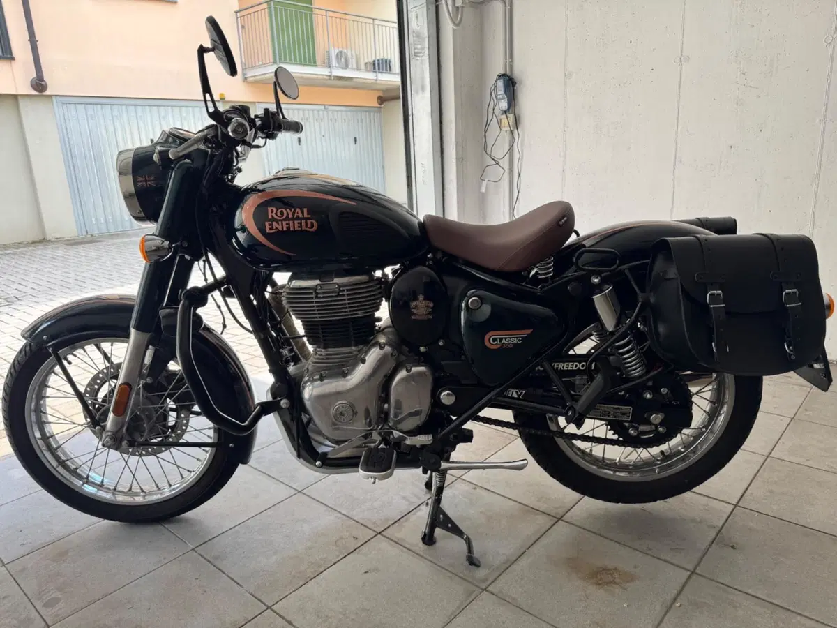 Royal Enfield Classic 350 (2021 - 26) (2)