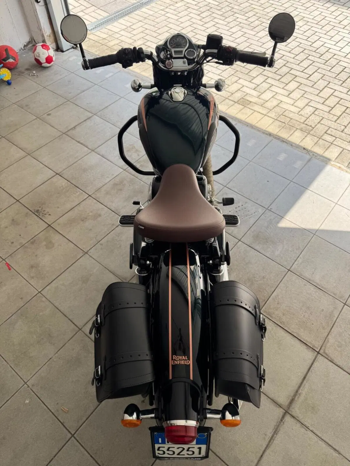 Royal Enfield Classic 350 (2021 - 26) (4)