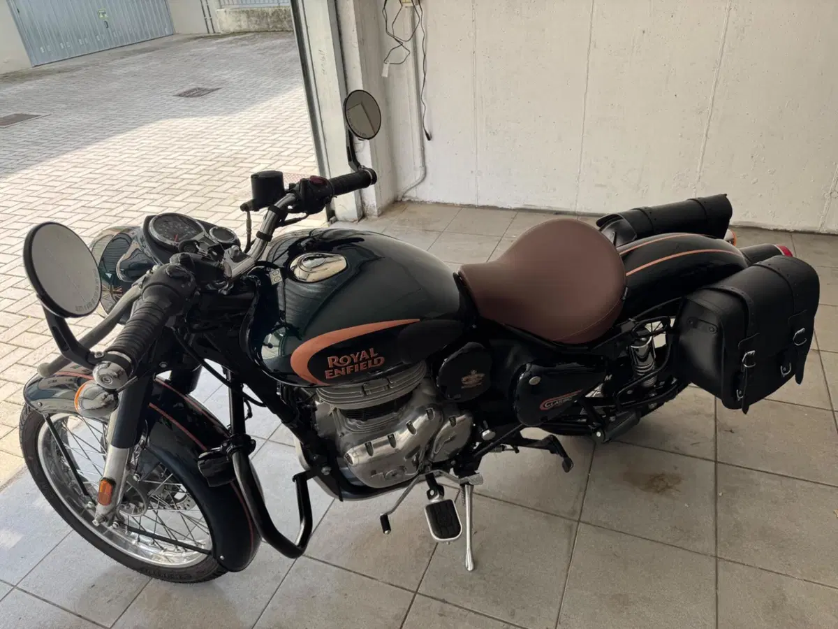Royal Enfield Classic 350 (2021 - 26) (8)