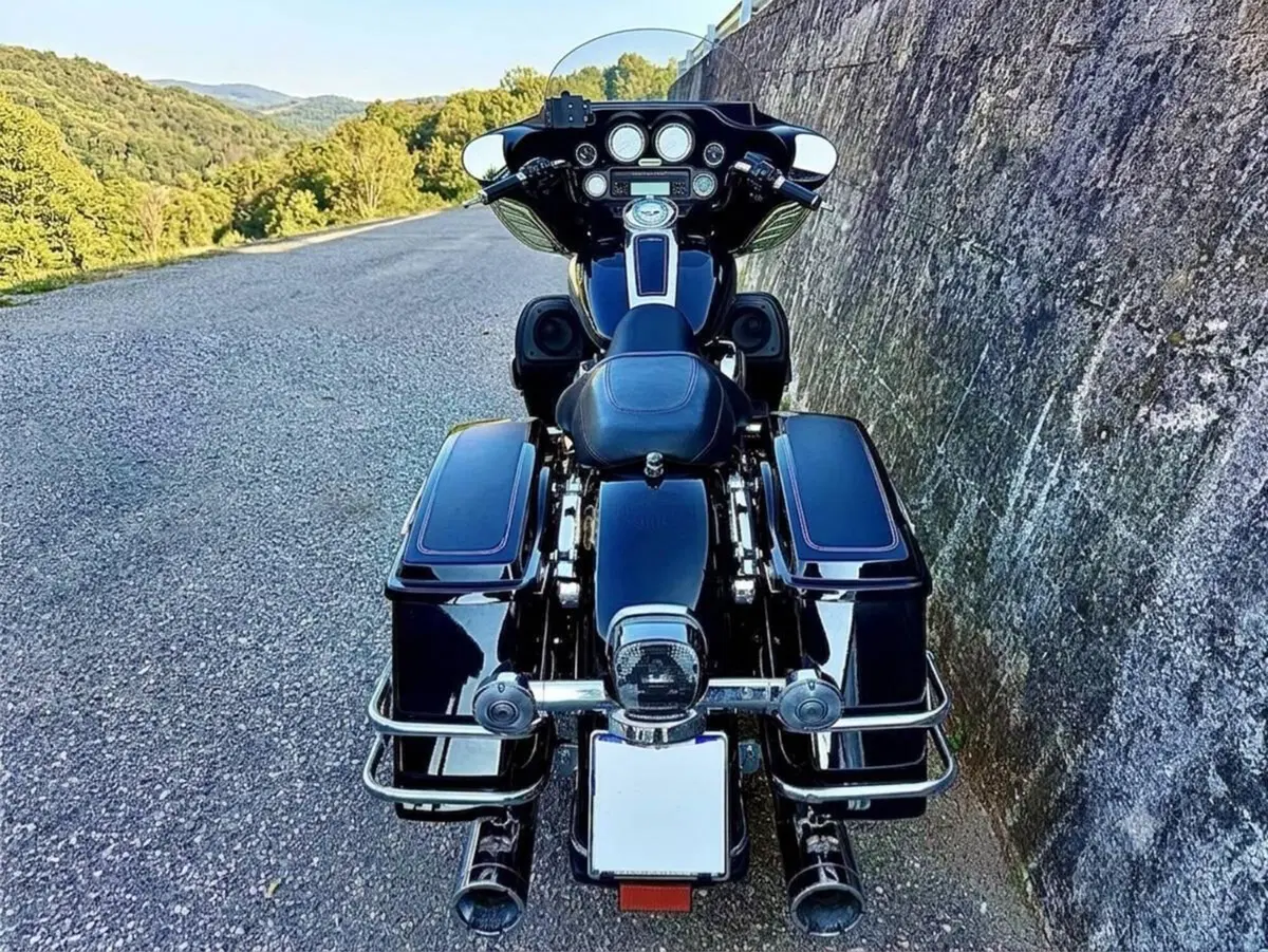 Harley-Davidson 1690 Electra Glide Classic (2010 - 12) - FLHTC (7)