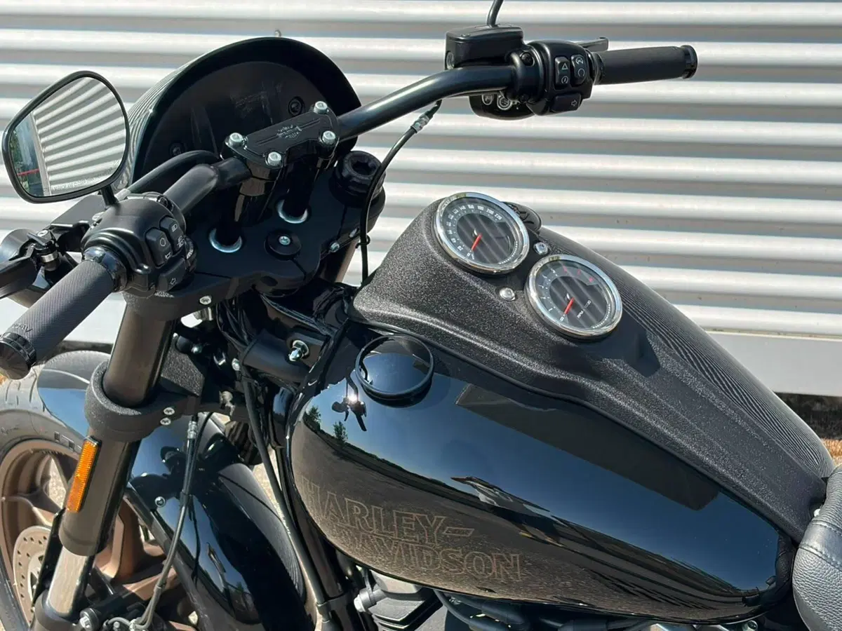 Harley-Davidson 114 Low Rider S (2021) - FXLRS (12)