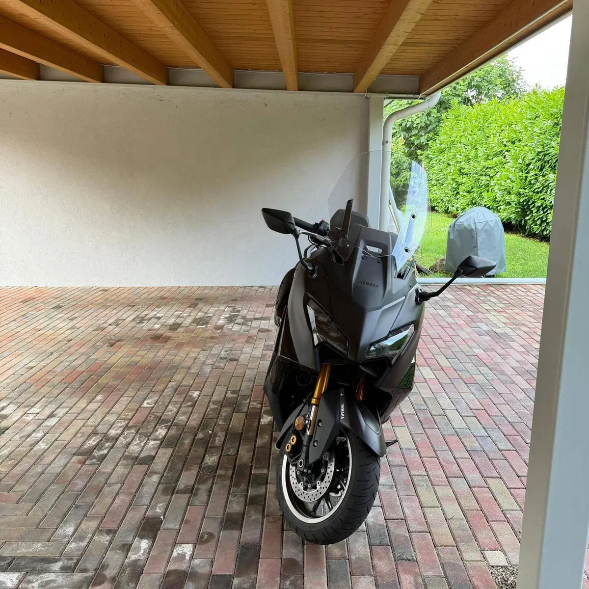 Yamaha T-Max 560 Tech Max (2025 - 26) (2)