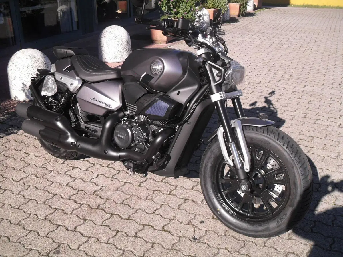 Benelli Leoncino 400 Bobber (2026) (3)