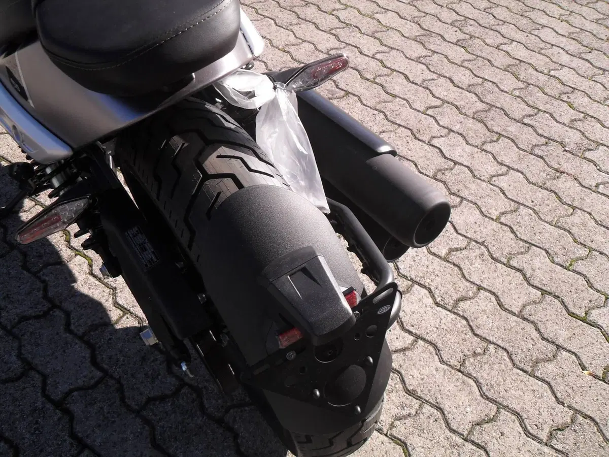 Benelli Leoncino 400 Bobber (2026) (5)