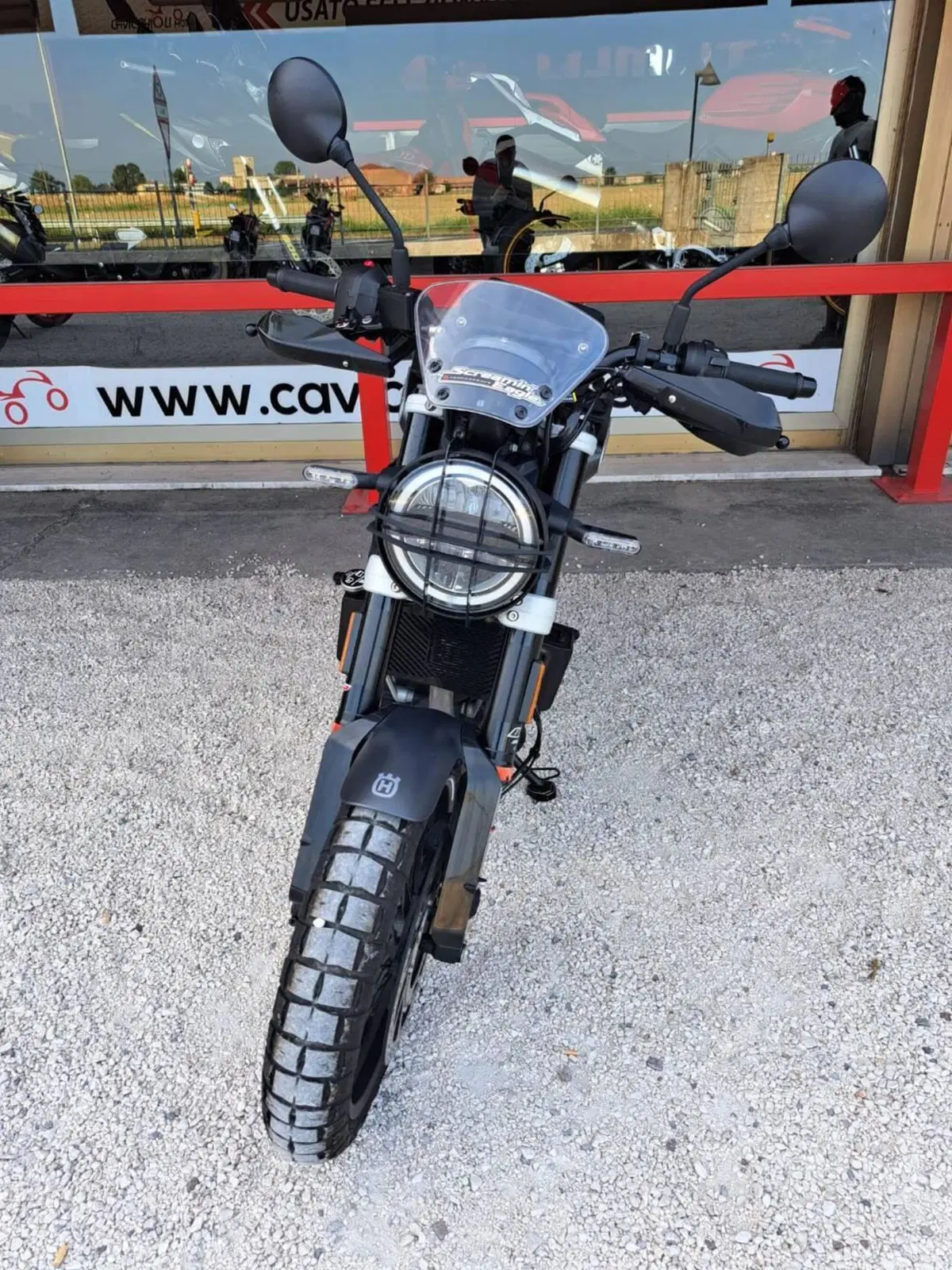 Husqvarna Svartpilen 401 (2021 - 23) (3)