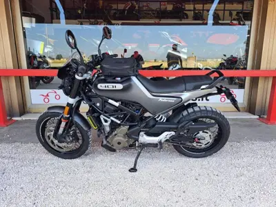 Husqvarna Svartpilen 401 (2021 - 23) usata