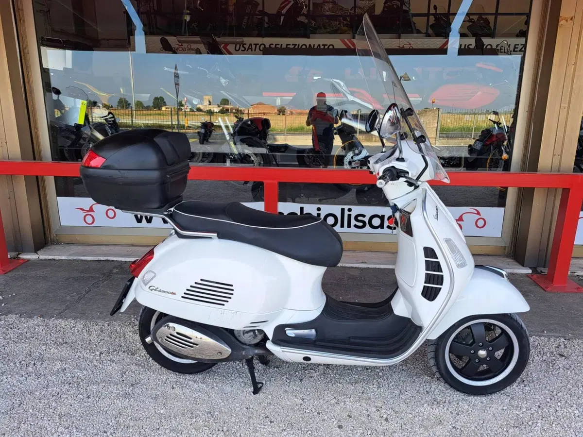 Vespa GTS 300 Super (2008 - 16) (2)