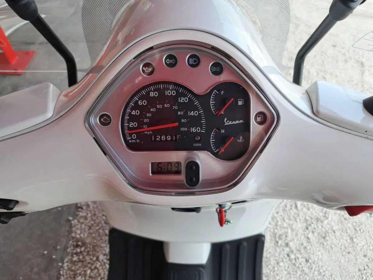 Vespa GTS 300 Super (2008 - 16) (5)