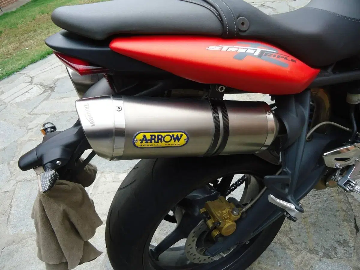 Triumph Street Triple R (2009 - 12) (3)