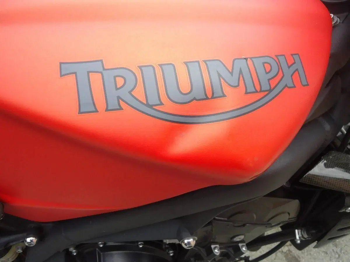 Triumph Street Triple R (2009 - 12) (5)