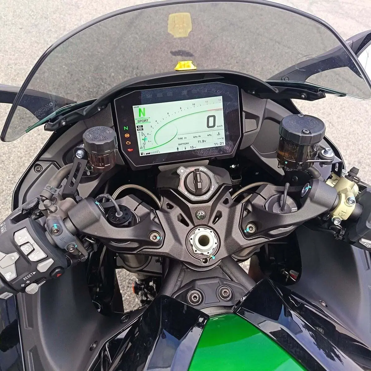 Kawasaki Ninja H2 SX SE Performance (2022) (9)