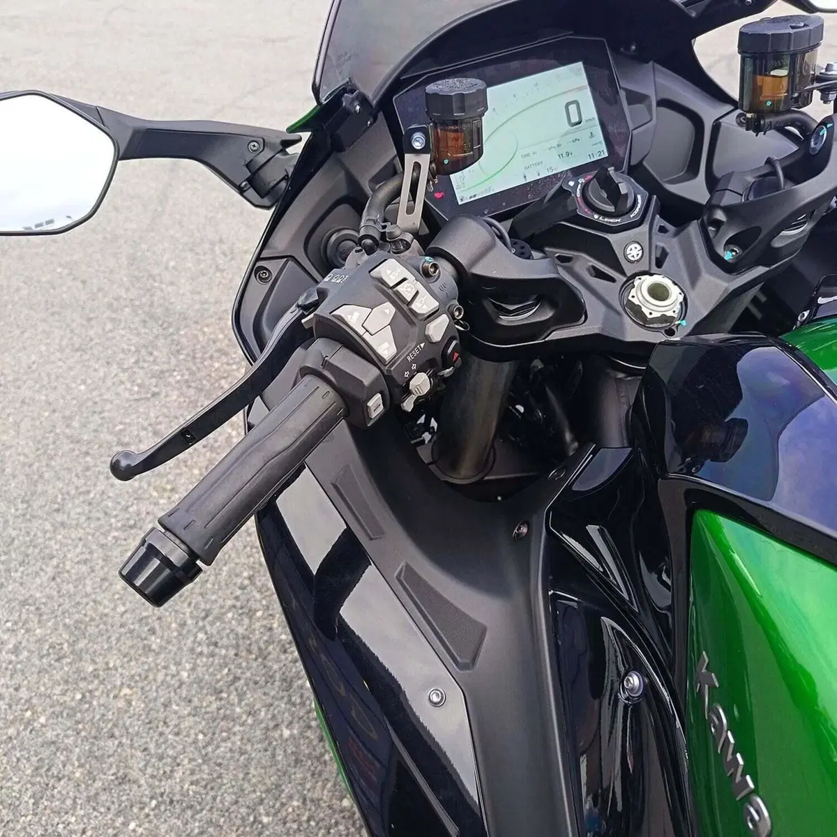 Kawasaki Ninja H2 SX SE Performance (2022) (13)