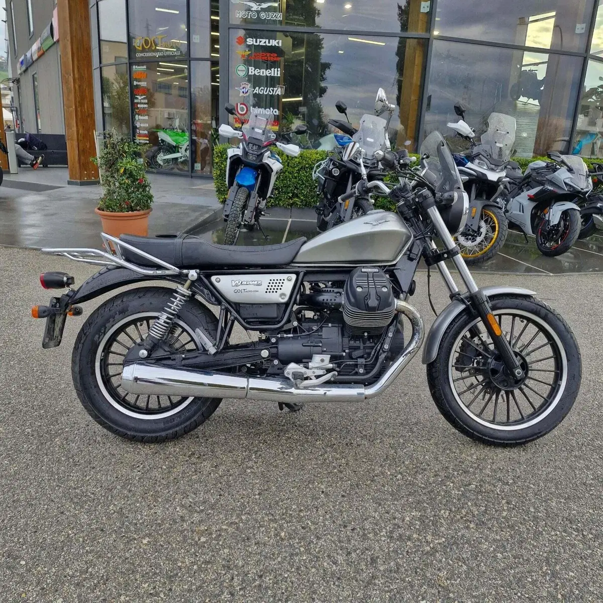 Moto Guzzi V9 Roamer (2021 - 24) (2)