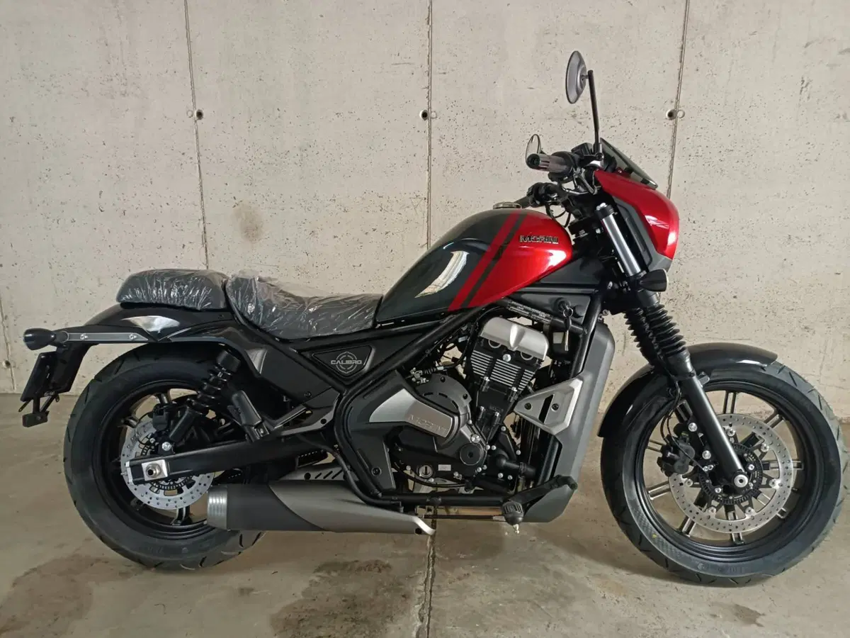 Moto Morini Calibro Custom (2024 - 26) (4)