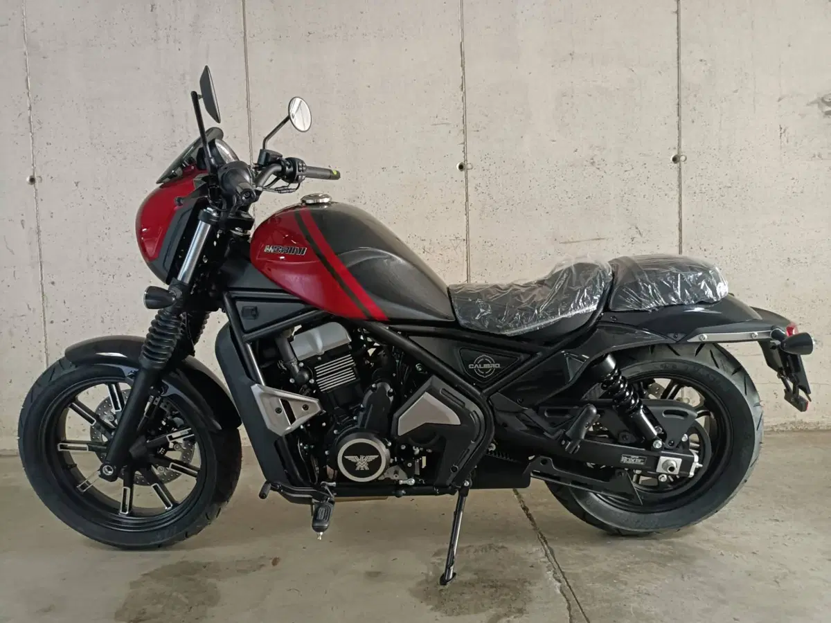 Moto Morini Calibro Custom (2024 - 26) (6)