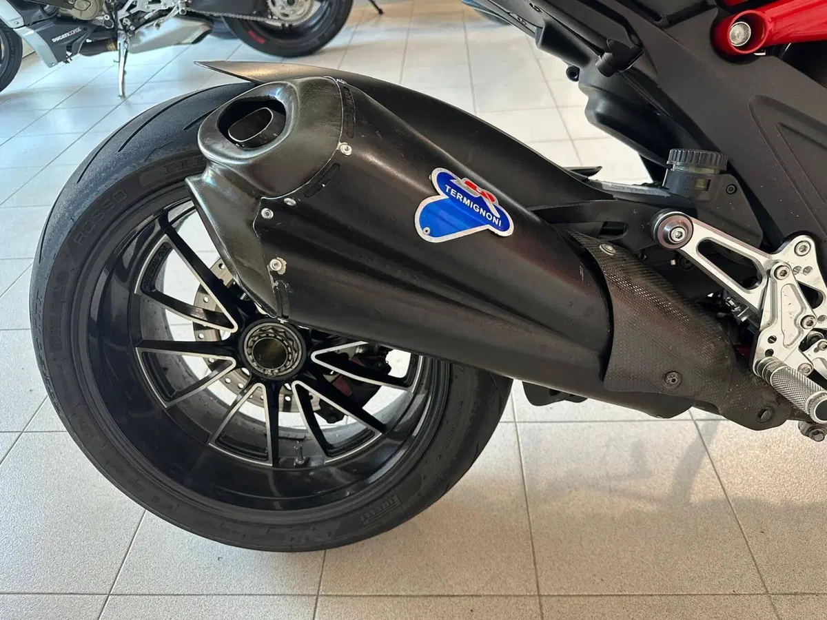 Ducati Diavel 1200 (2010 - 13) (4)