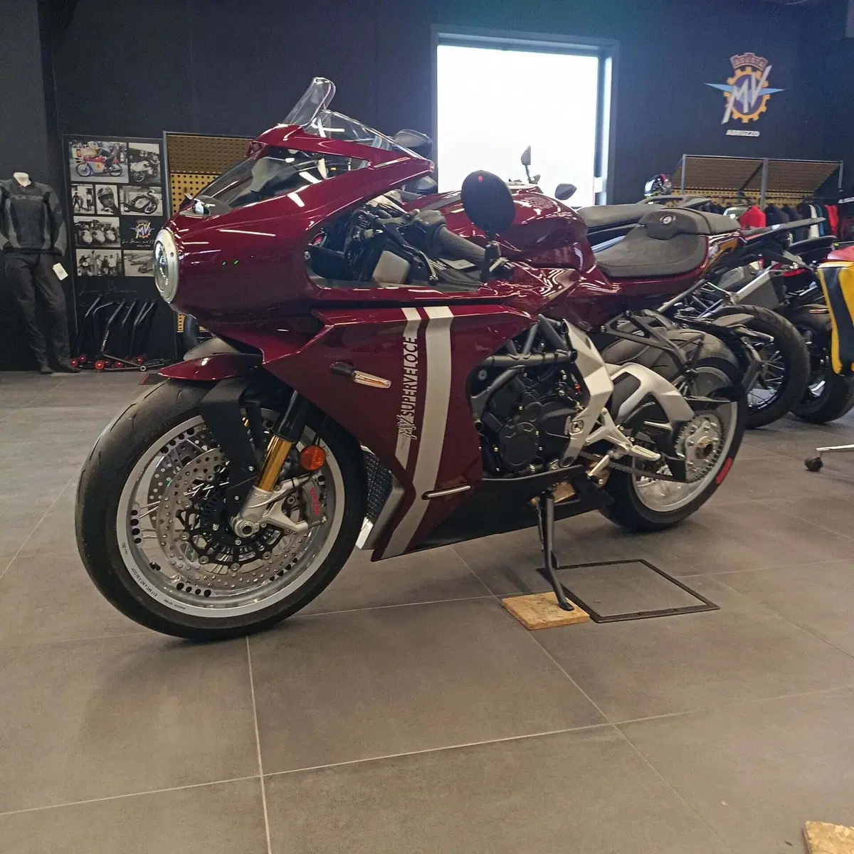 MV Agusta Superveloce 800 98 (2023 - 26)